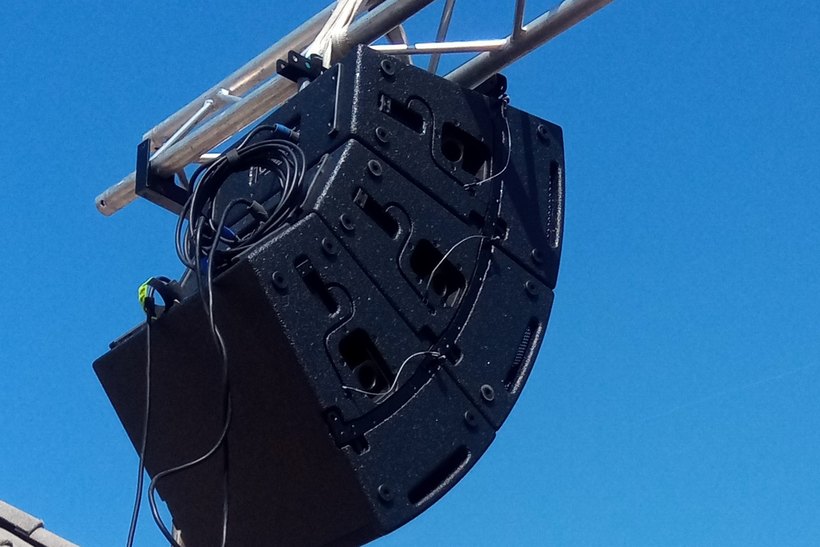 Szabadt&eacute;ri line-array rendszer